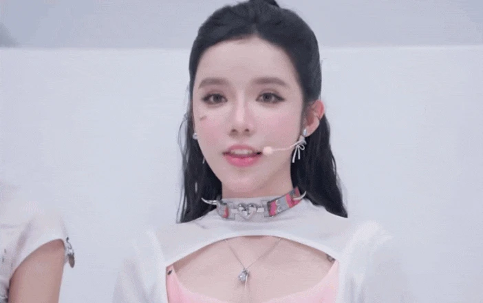 Trạng thái cực đoan của 1 Em Xinh sau khi bị loại khỏi show Say Hi