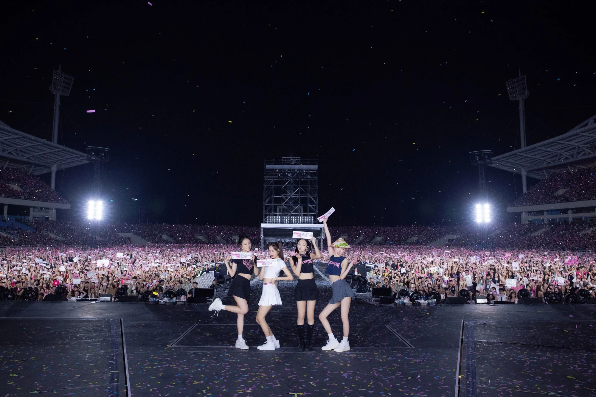 Concert nội địa đến D-8, chi hàng triệu đến chục triệu đồng đu G-Dragon, BLACKPINK vẫn hết vé - Fan Việt dạo này giàu quá!