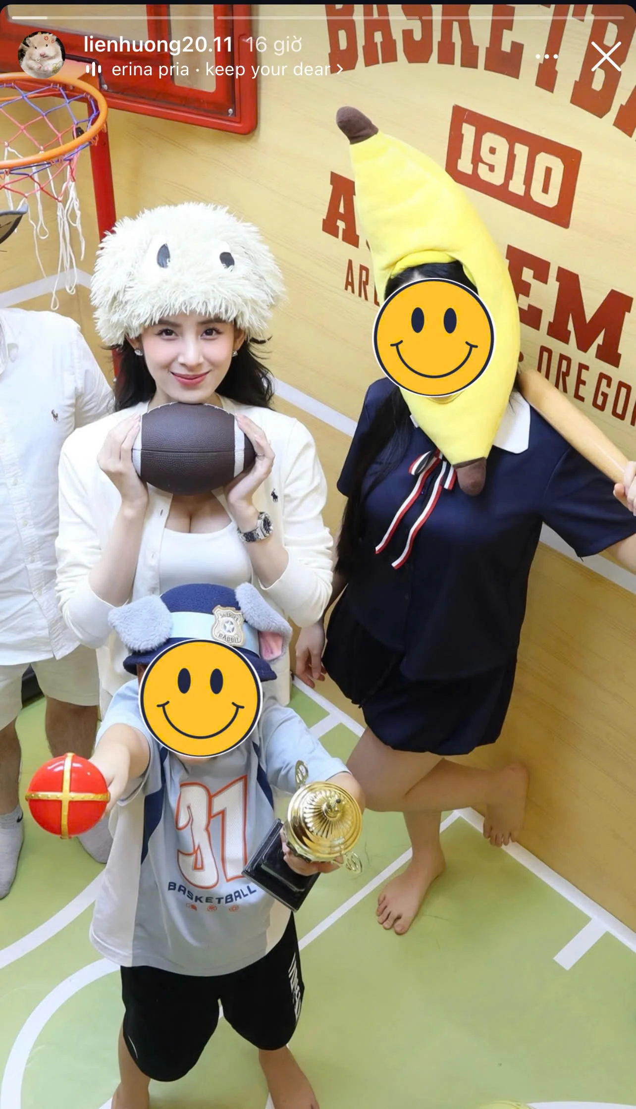 Mỹ nhân 2K2 lộ diện hậu lấy chồng hào môn, visual cỡ này bảo sao là 