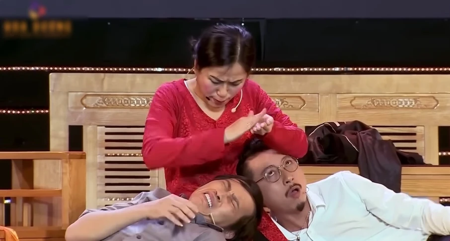 Cặp sao Việt đóng mẹ con nhưng cưới nhau ngoài đời, nhà gái trẻ đẹp đến nỗi bị đồn dao kéo khắp MXH