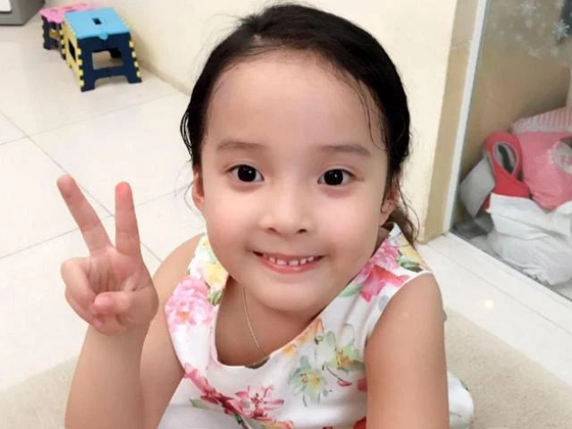 Con gái Hồng Đăng gây choáng với visual tuổi 14: Lớn nhanh như thổi, sắc vóc nổi trội ra dáng mỹ nhân thế hệ mới