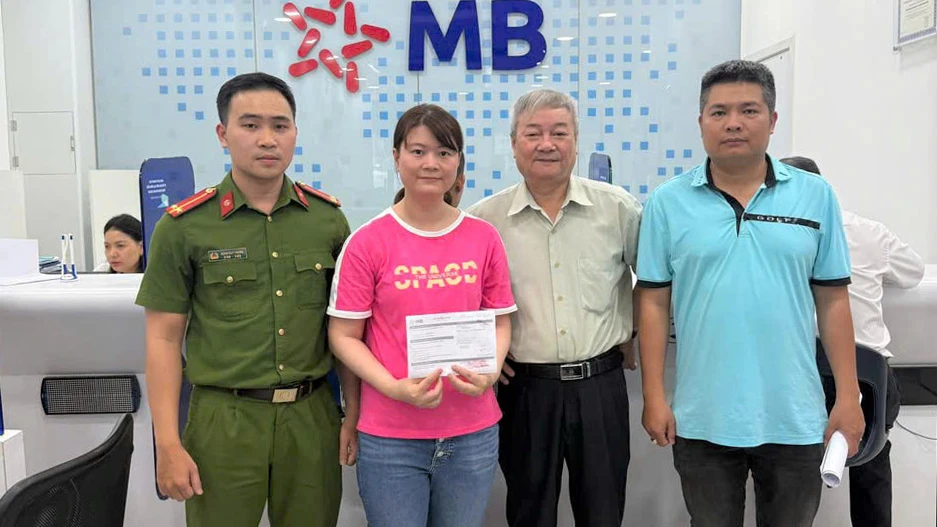 Chuyển 100 triệu đồng vào tài khoản không hoạt động, người phụ nữ lập tức báo công an, phát hiện chủ tài khoản đang ở nước ngoài