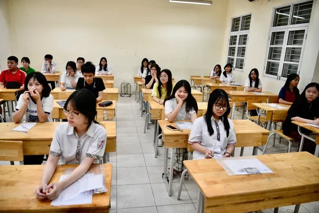 Hà Nội: 11 thí sinh cần hỗ trợ y tế, gần 500 thí sinh không làm thủ tục dự thi