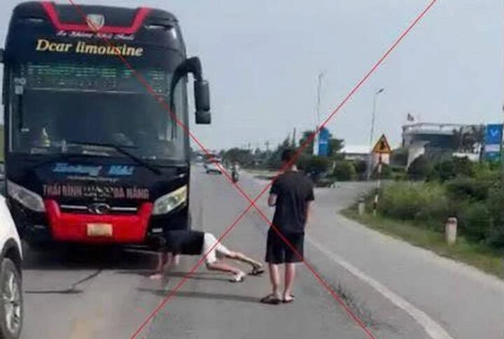 Tạm giữ chủ nhà xe chèn ép, chặn ô tô đối thủ để giành tuyến