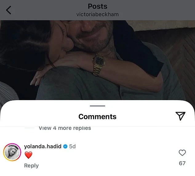 Victoria Beckham bắt tay 