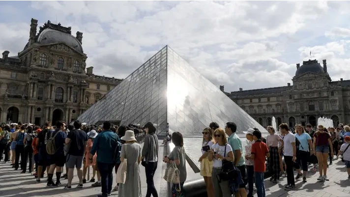 Vì sao bảo tàng được ghé thăm nhiều nhất thế giới Louvre đóng cửa?