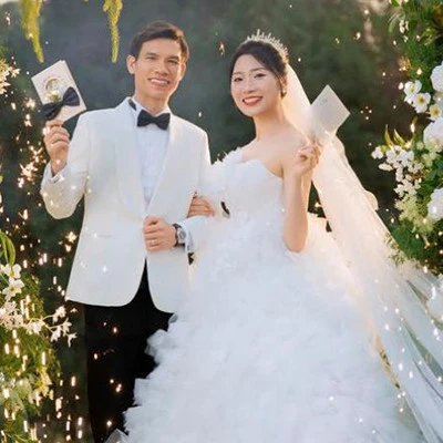 Hoa khôi bóng chuyền Phạm Thị Yến kết hôn ở tuổi 40 nhan sắc vẫn trẻ xinh “phát hờn”, danh tính nửa kia gây chú ý