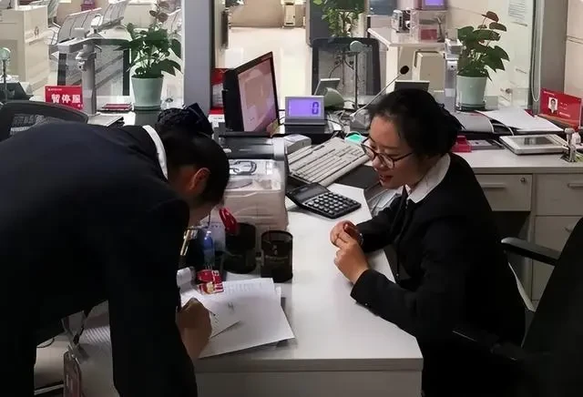 Sai phạm khi chuyển khoản hơn 14,5 tỷ đồng, nữ kế toán được tuyên dương: Thành công phanh phui đường dây rửa tiền quy mô khủng