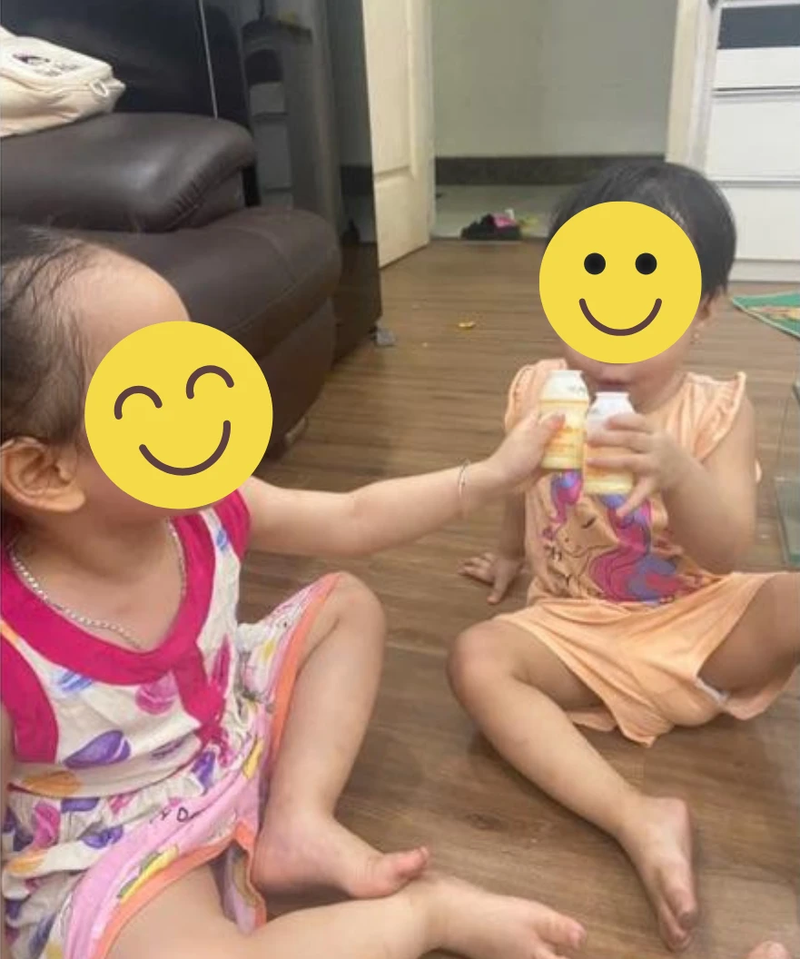 Gửi con cho hàng xóm 30 phút, mẹ Hà Nội nhận lại bức ảnh và tin nhắn 