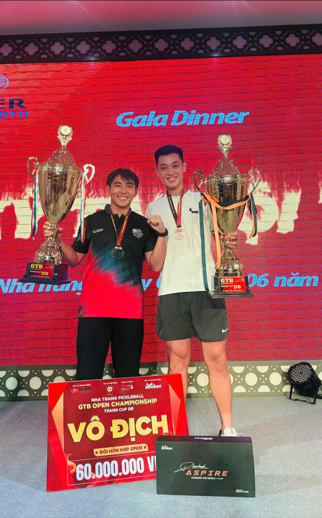 “Siêu địa chấn”: Phúc Huỳnh – Trương Vinh Hiển hạ gục Lý Hoàng Nam và Linh Giang, khẳng định vị trí số 1 pickleball Việt Nam