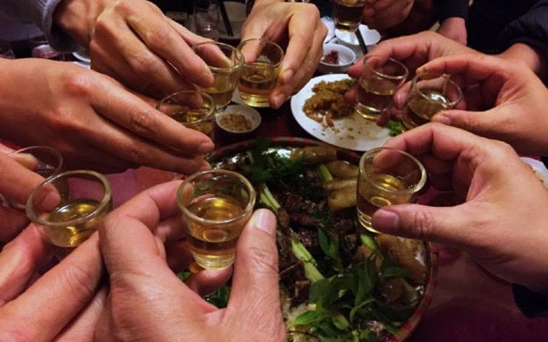 Vụ 2 người đàn ông ở Nghệ An tử vong: Cùng đến nhà 1 bạn chơi, ra về thì có triệu chứng bất thường