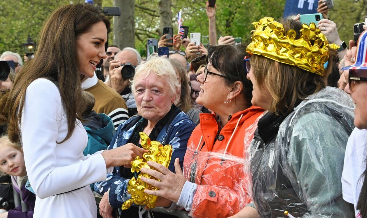 Một thói quen từng khiến Vương phi Kate bị Hoàng gia 