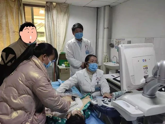 Bé gái 6 tuổi cứ thứ Sáu lại đau bụng dữ dội: Tới viện, bác sĩ nói 1 câu duy nhất khiến cha mẹ bừng tỉnh