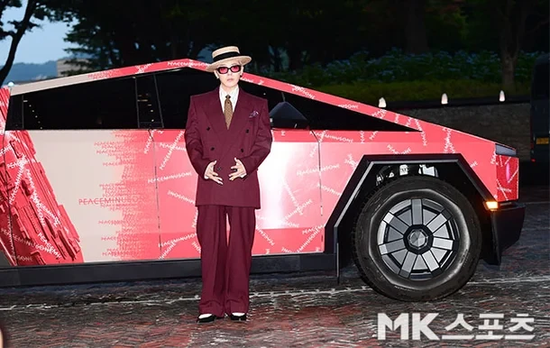 G-Dragon đi muộn đến 40 phút, nhưng netizen chẳng nỡ trách vì 1 điều