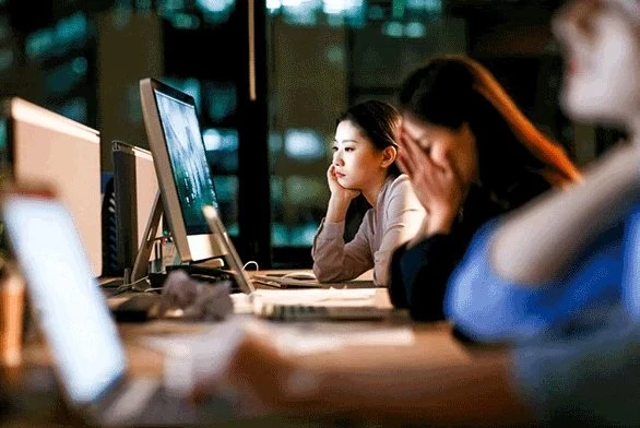 Buồn của nền kinh tế lớn thứ 2 thế giới: Người trẻ từ chối chạy theo đồng tiền, không chấp nhận làm việc quên mình vì giấc mơ người khác