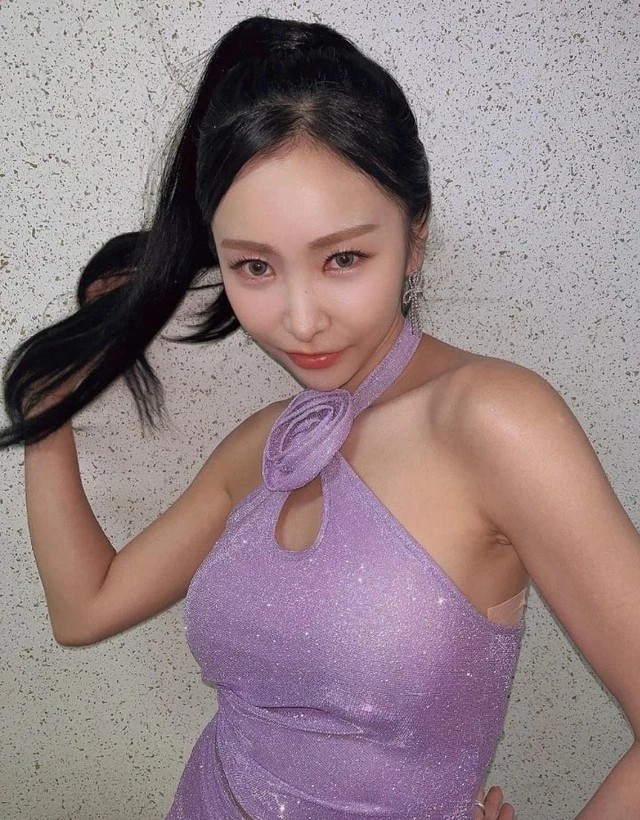 Nữ idol số khổ nhất showbiz: 16 năm thực tập chưa 1 lần nổi tiếng, nay chạy show làm ca sĩ hội chợ