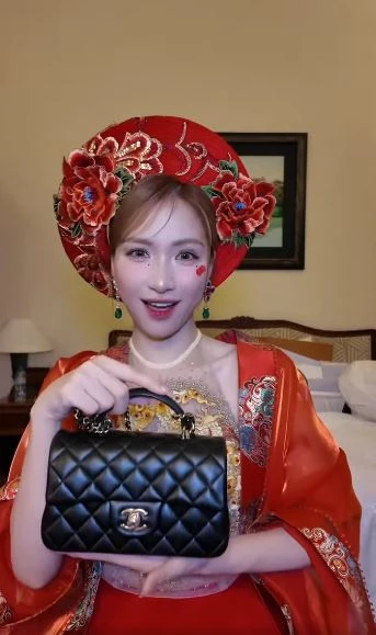 Hòa Minzy đáp trả thế nào khi bị nói lợi dụng Văn Toàn mua túi hiệu đắt đỏ?