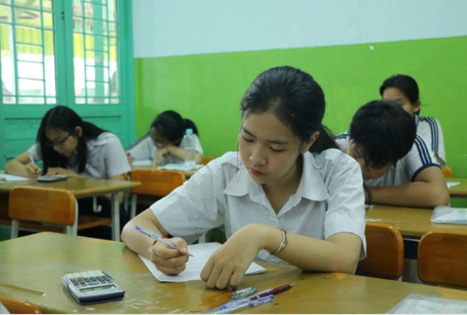 Chờ điểm chuẩn lớp 10: Phụ huynh nên làm gì trong giai đoạn bản lề?