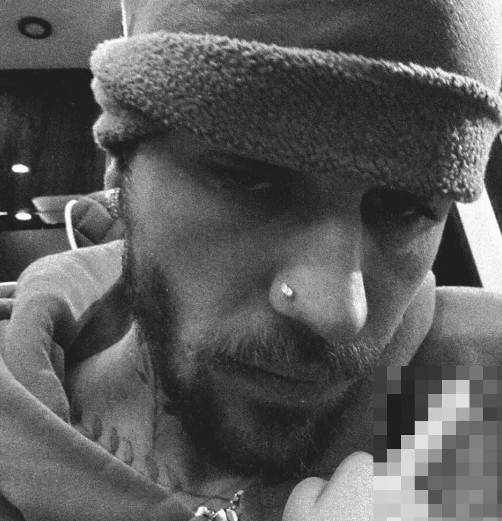 Justin Bieber đáng báo động: Chửi tục, đưa cả ảnh con trai minh họa, còn được vợ ủng hộ ra mặt!