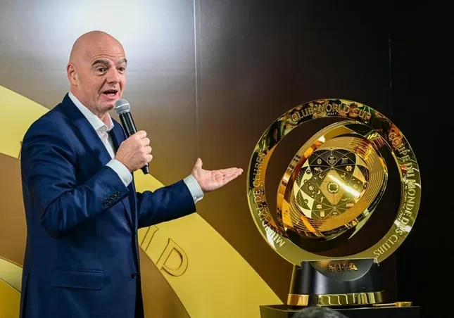 Gần 80 triệu đồng cho tấm vé gặp Chủ tịch FIFA
