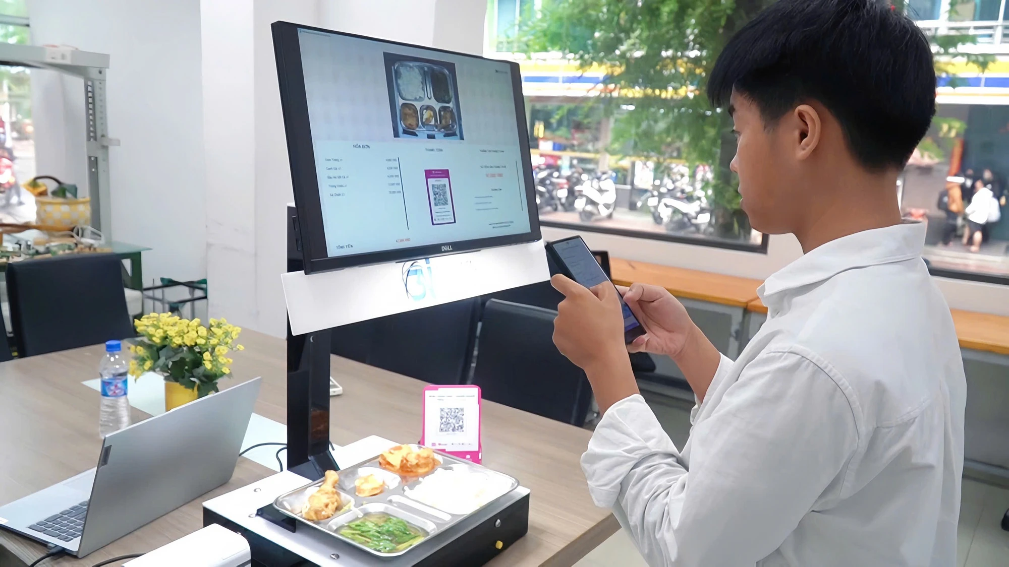 Nhóm sinh viên ĐH Kinh tế TP HCM tạo hệ thống thanh toán bằng AI 