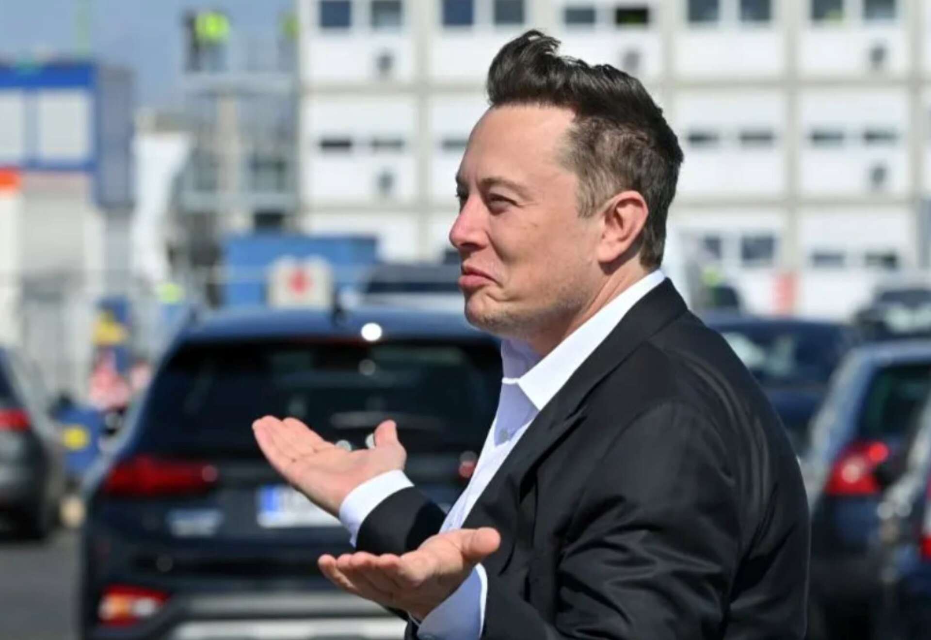 Bạn gái cũ tiết lộ sốc về Elon Musk: Từng ở nhà thuê, nằm đệm hỏng, ăn bơ đậu phộng 8 ngày liên tiếp để tiết kiệm