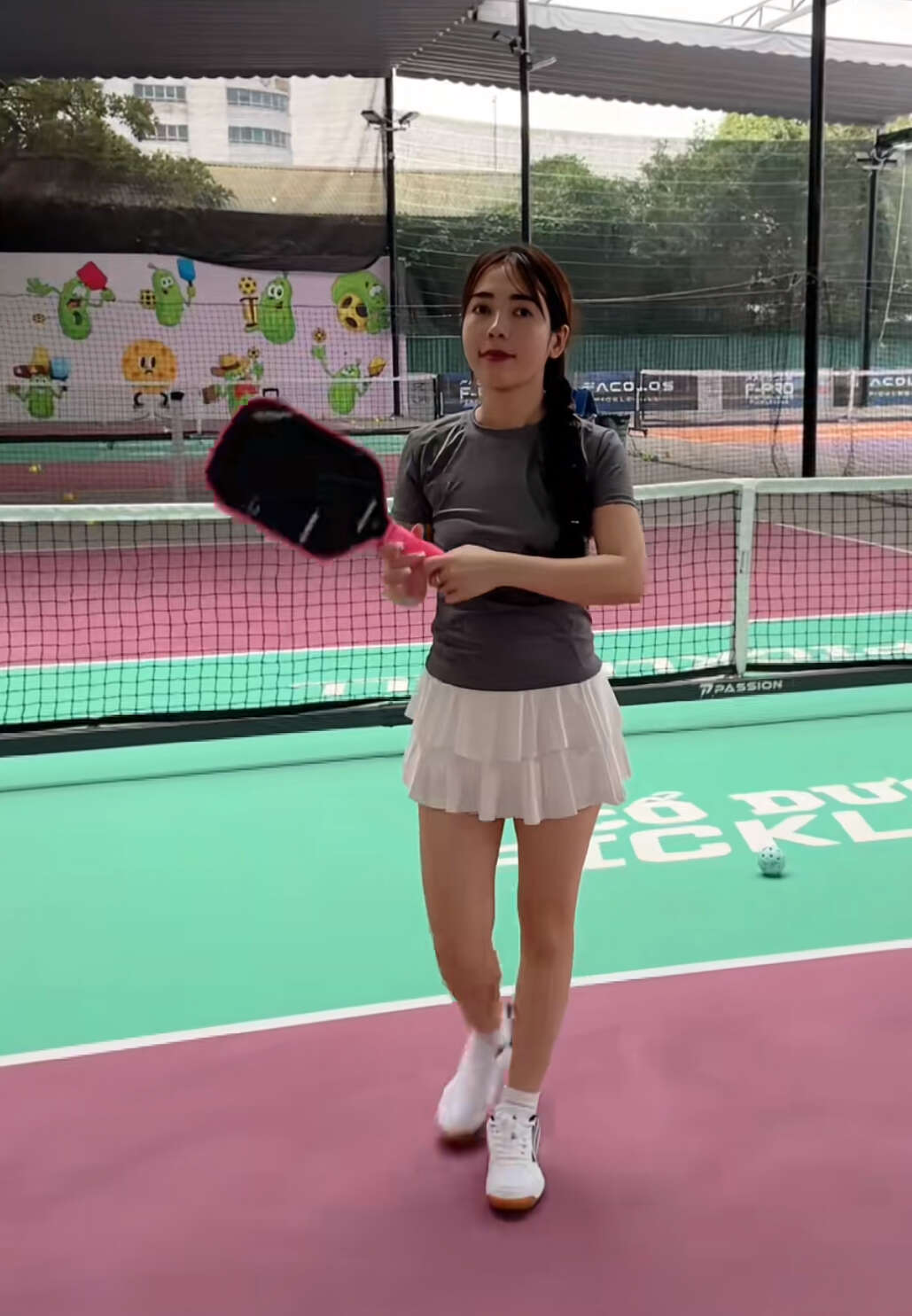 Chị dâu của Quang Hải gia nhập đường đua pickleball, đập bóng cực mạnh không khác gì dân chuyên