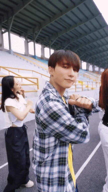 Sơn Tùng khoe điệu nhảy tỏ tình gây sốt trong MV mới, visual như quay ngược lại tuổi 18 nhờ thay đổi 1 điều!