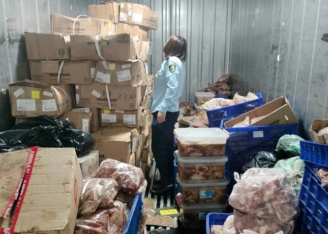 Phát hiện kho thực phẩm tẩm ướp sẵn không rõ nguồn gốc tại Hà Nội