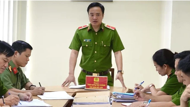 Ảnh: Công an TPHCM khám xét 12 địa điểm, bắt chủ tiệm vàng và 12 người trong đường dây rửa tiền 