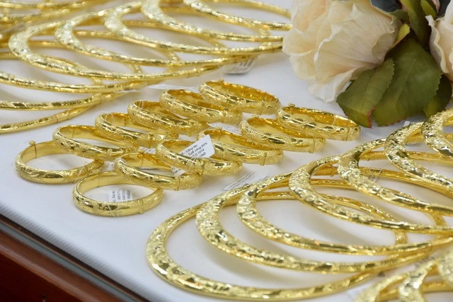 Tối 23-4, giá vàng nhẫn 24K diễn biến bất ngờ