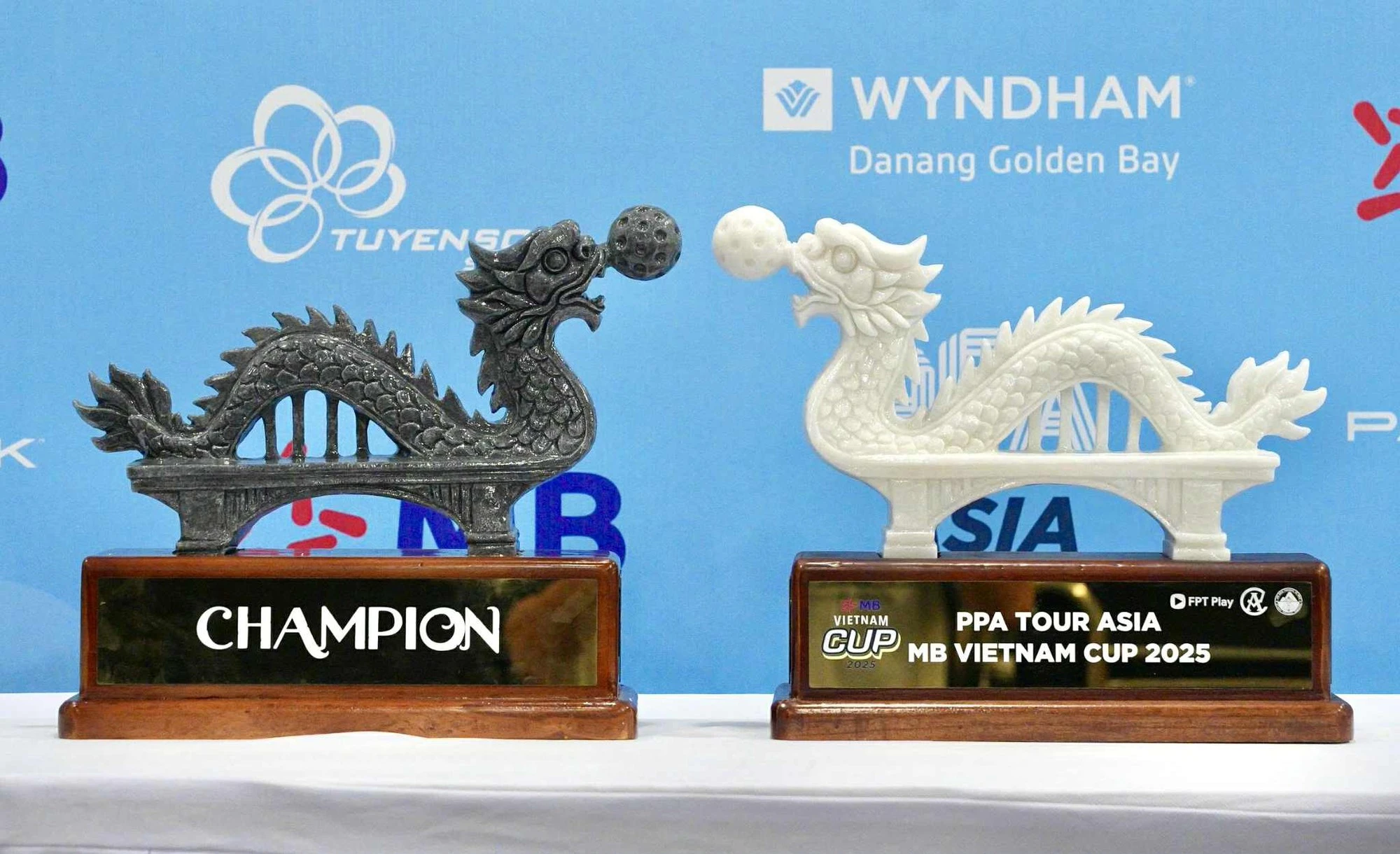 Chiêm ngưỡng cúp Rồng vô địch của PPA Tour Asia Vietnam Cup 2025: Độc đáo, nhìn là nhớ ngay đến Đà Nẵng