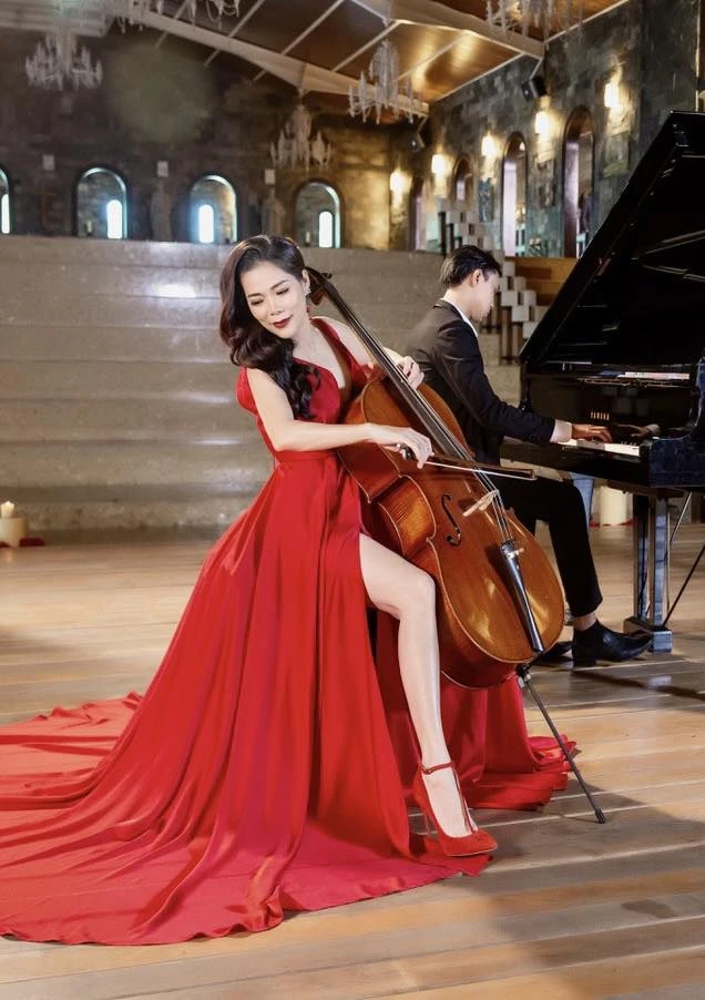 Cuộc sống giản dị của nữ ca sĩ là Phó Chủ tịch tập đoàn, sở hữu vài biệt thự nghìn m2 ở Đức và Việt Nam