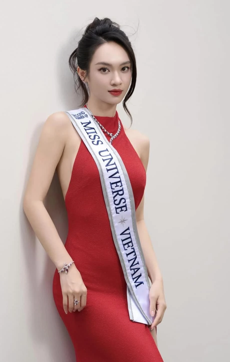 Á hậu Việt bị tóm thân mật bên thiếu gia Đức Phạm thừa nhận đang hẹn hò