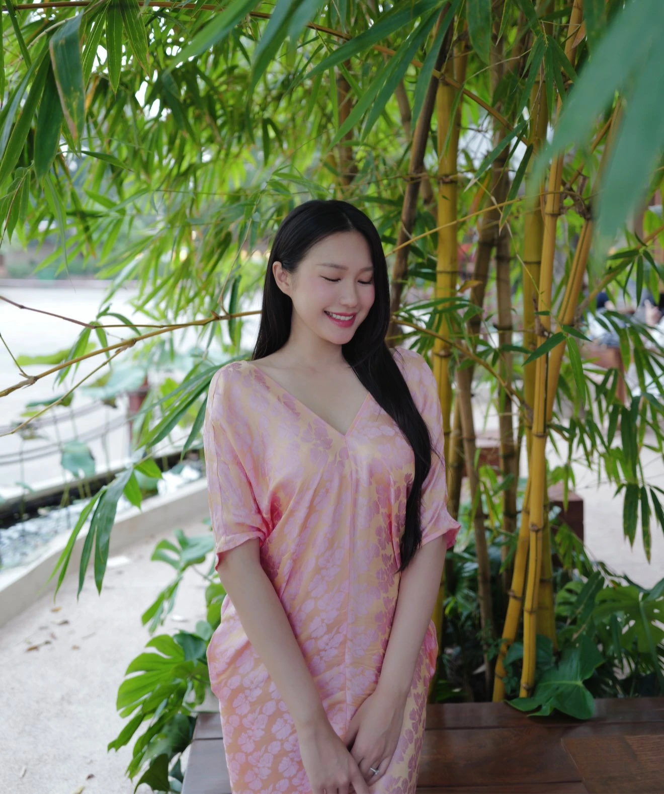 Doãn Hải My - vợ Văn Hậu xinh quá, nhìn sang 