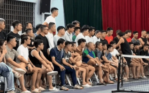 Cảnh tượng khó tin trên sân pickleball
