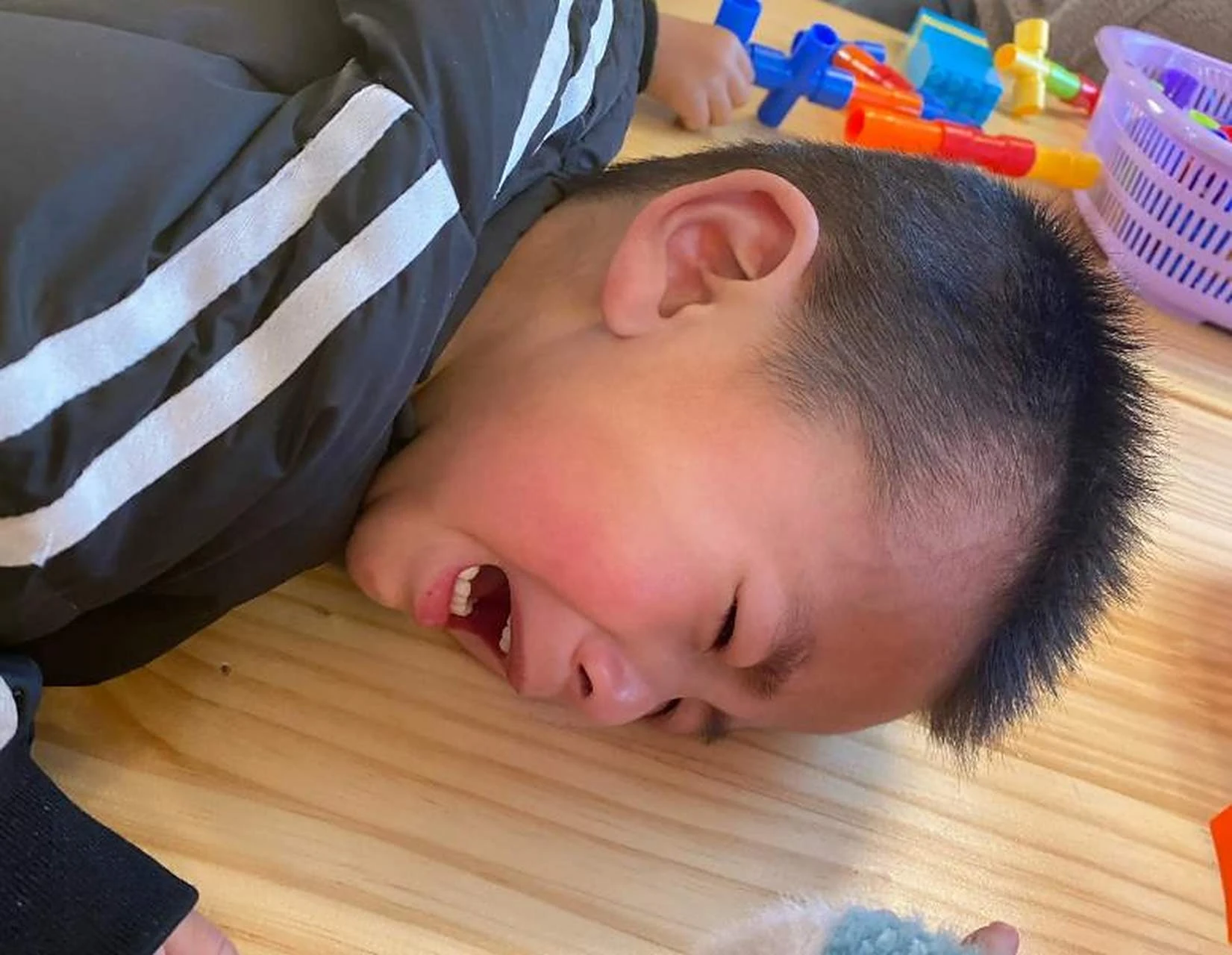 Chồng Tiến sĩ bị vợ kiện ra tòa, yêu cầu dừng ngay việc dạy con