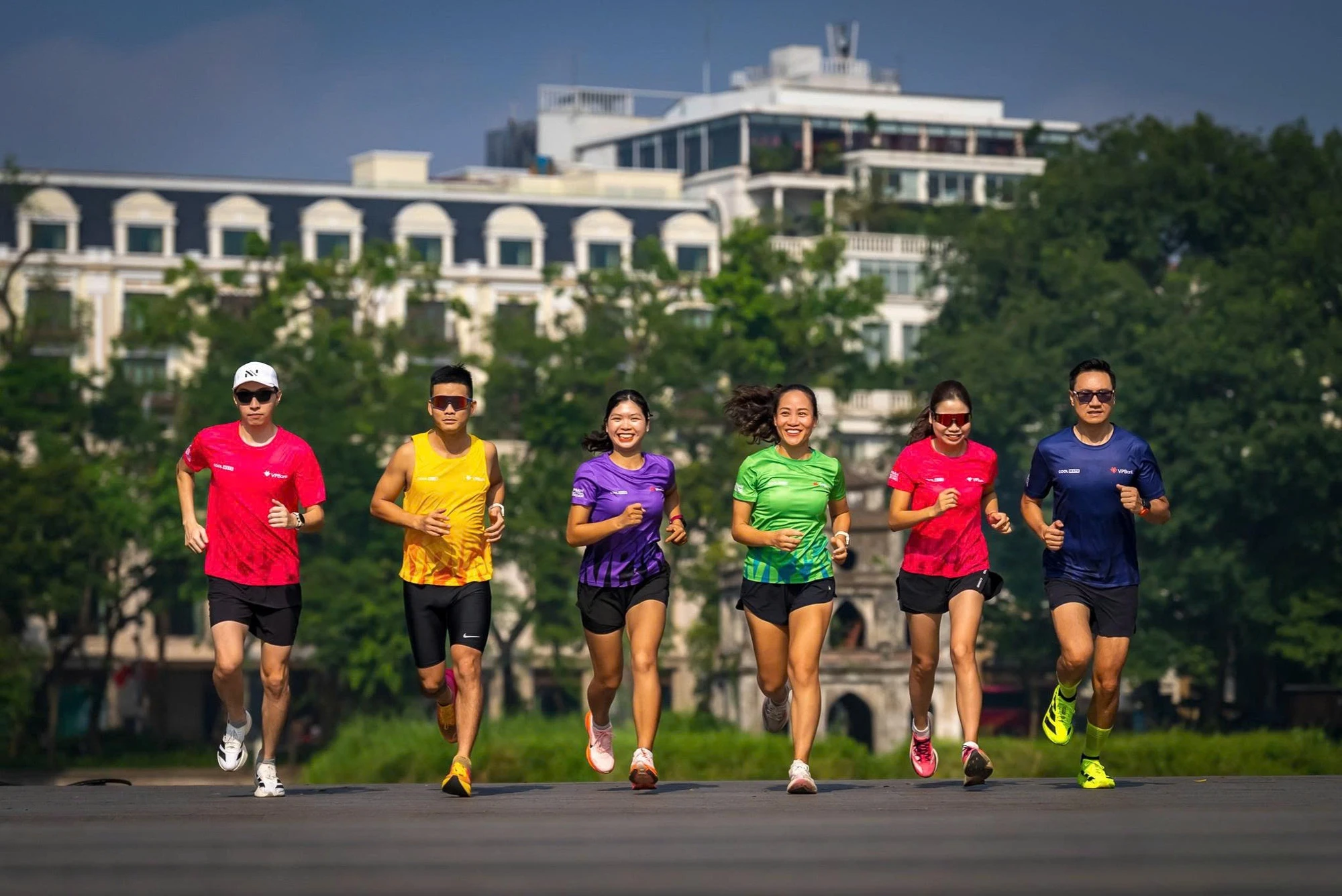 Hơn 11.000 vận động viên tham gia giải chạy biểu tượng của Hà Nội - VPBank Hanoi International Marathon 2025