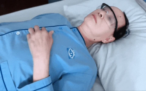 Nam nghệ sĩ Việt ai cũng biết mặt có nguy cơ bị mù vĩnh viễn, đi đến đâu bác sĩ cũng lắc đầu