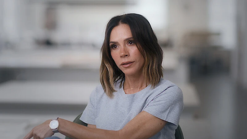 Victoria Beckham bị tắt mic vì hát quá dở