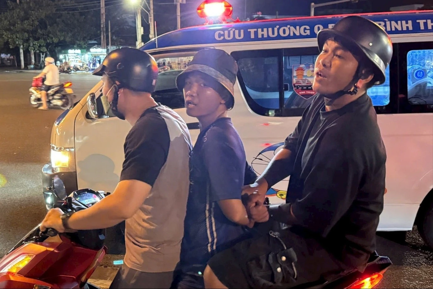 Người đàn ông bị đâm tử vong sau khi nắm cổ áo , 'xin đểu' 20.000 đồng