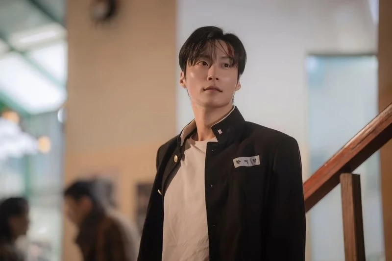 Làm ơn đừng để tài tử này cưa sừng làm nghé nữa: Đóng học sinh mà già như phụ huynh, lừa được ai hả trời