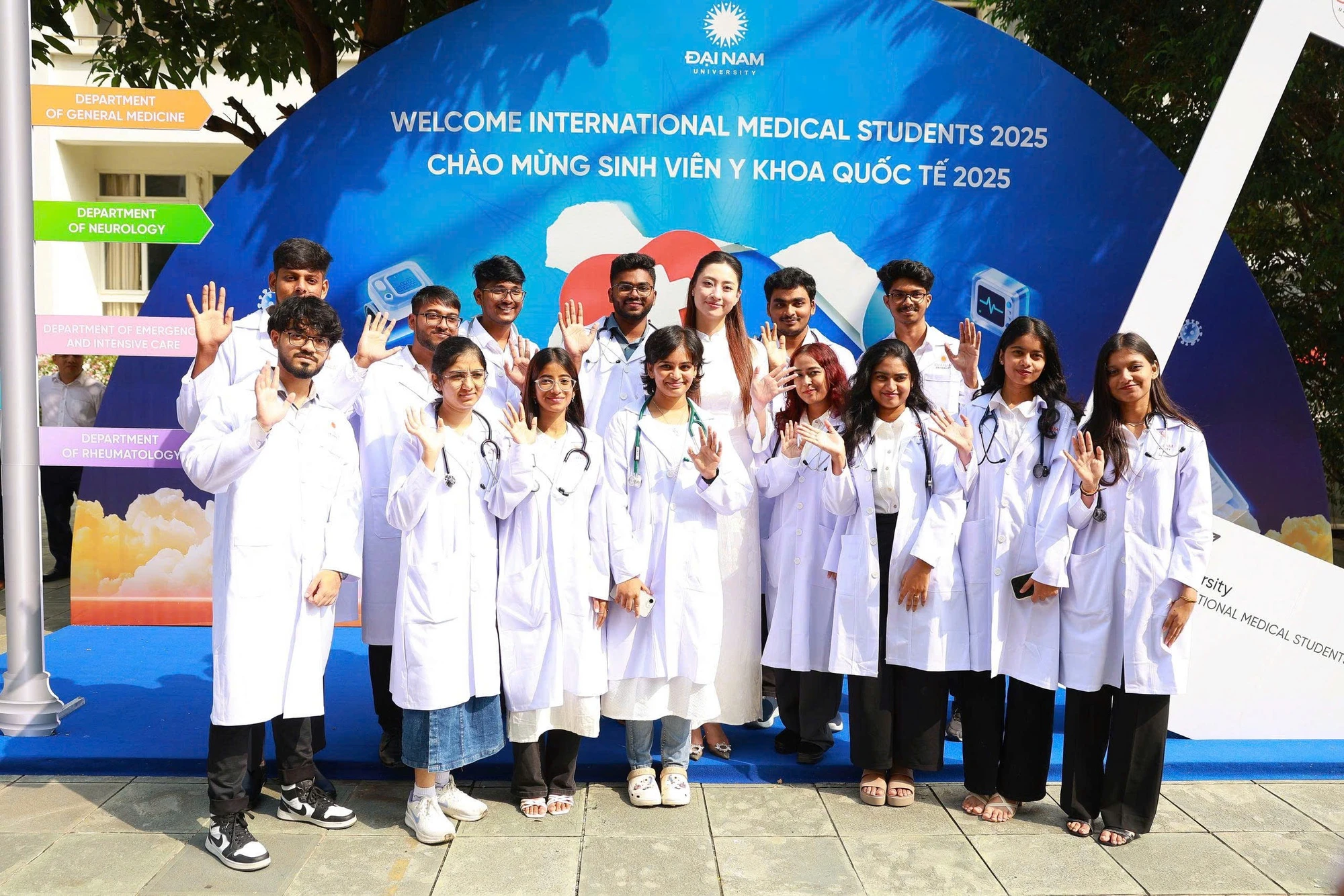 Cú “debut” gây choáng: Một trường ĐH Việt Nam đón 208 sinh viên Ấn Độ đến học Bác sĩ Đa khoa