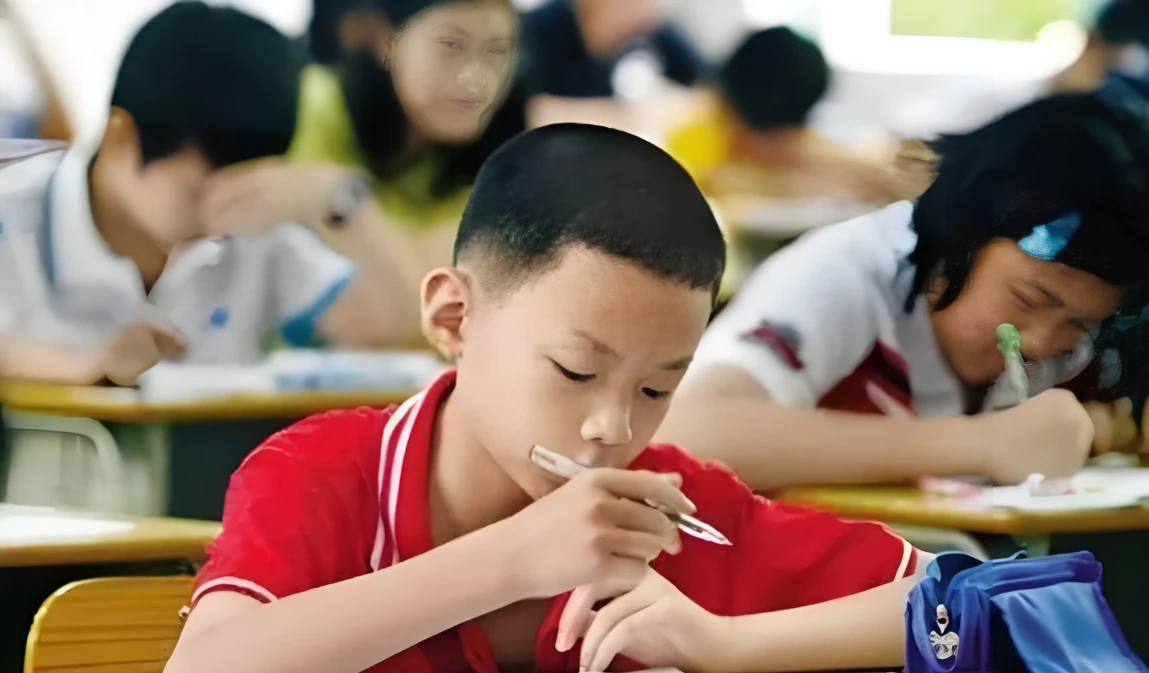 Trẻ có IQ vượt trội thường bộc lộ 4 đặc điểm sau ngay từ những năm đầu tiểu học!