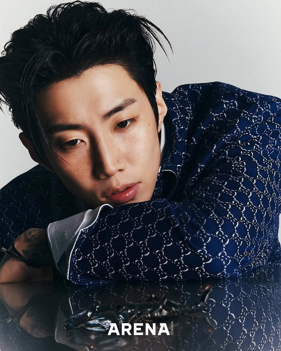 Vụ nam ca sĩ J bị