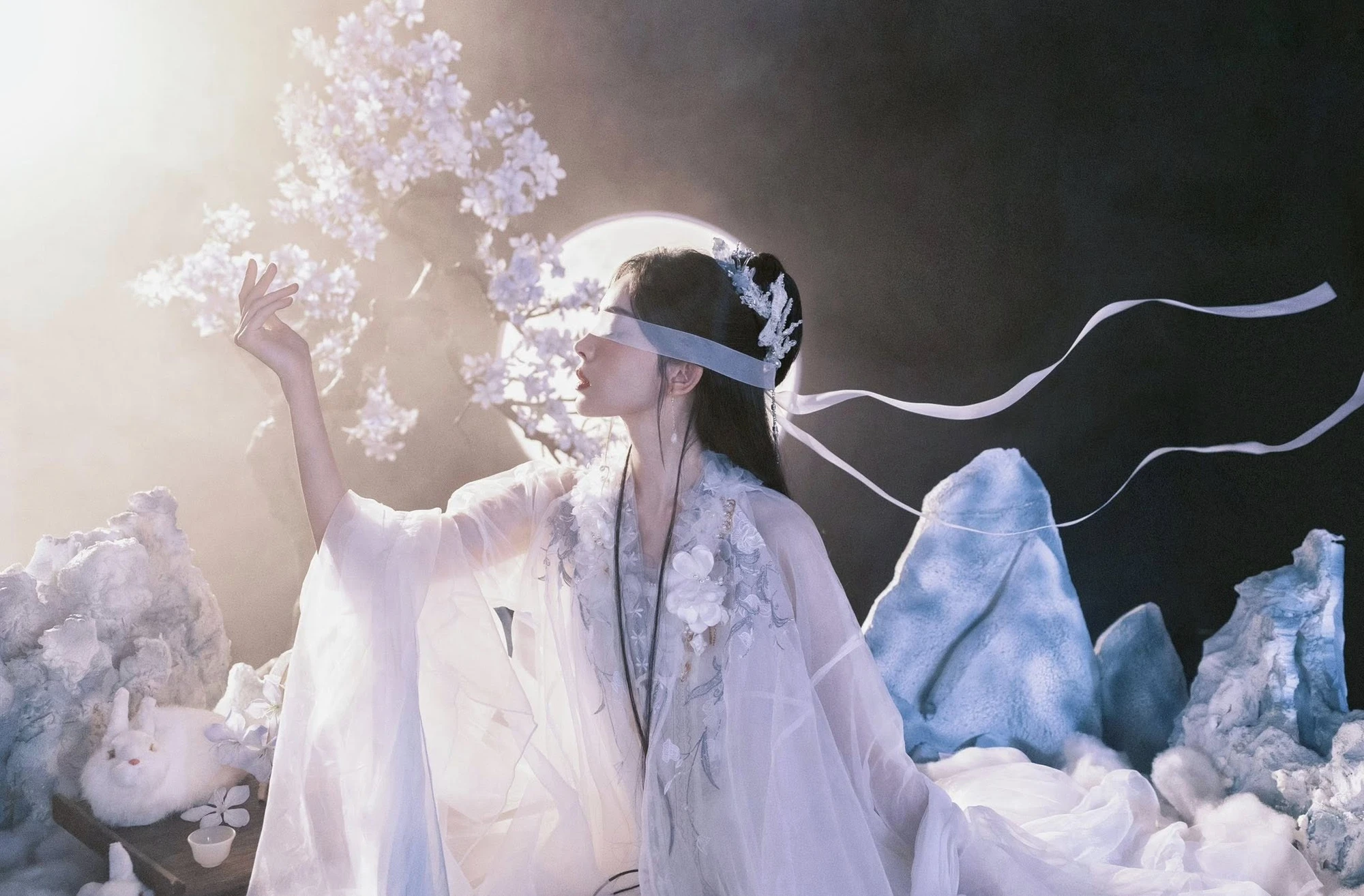 Hằng Nga trên cung trăng xuống nhân gian làm gì thế này: Nhan sắc hơn cả vô thực, ngắm xong cả đời chẳng muốn yêu ai