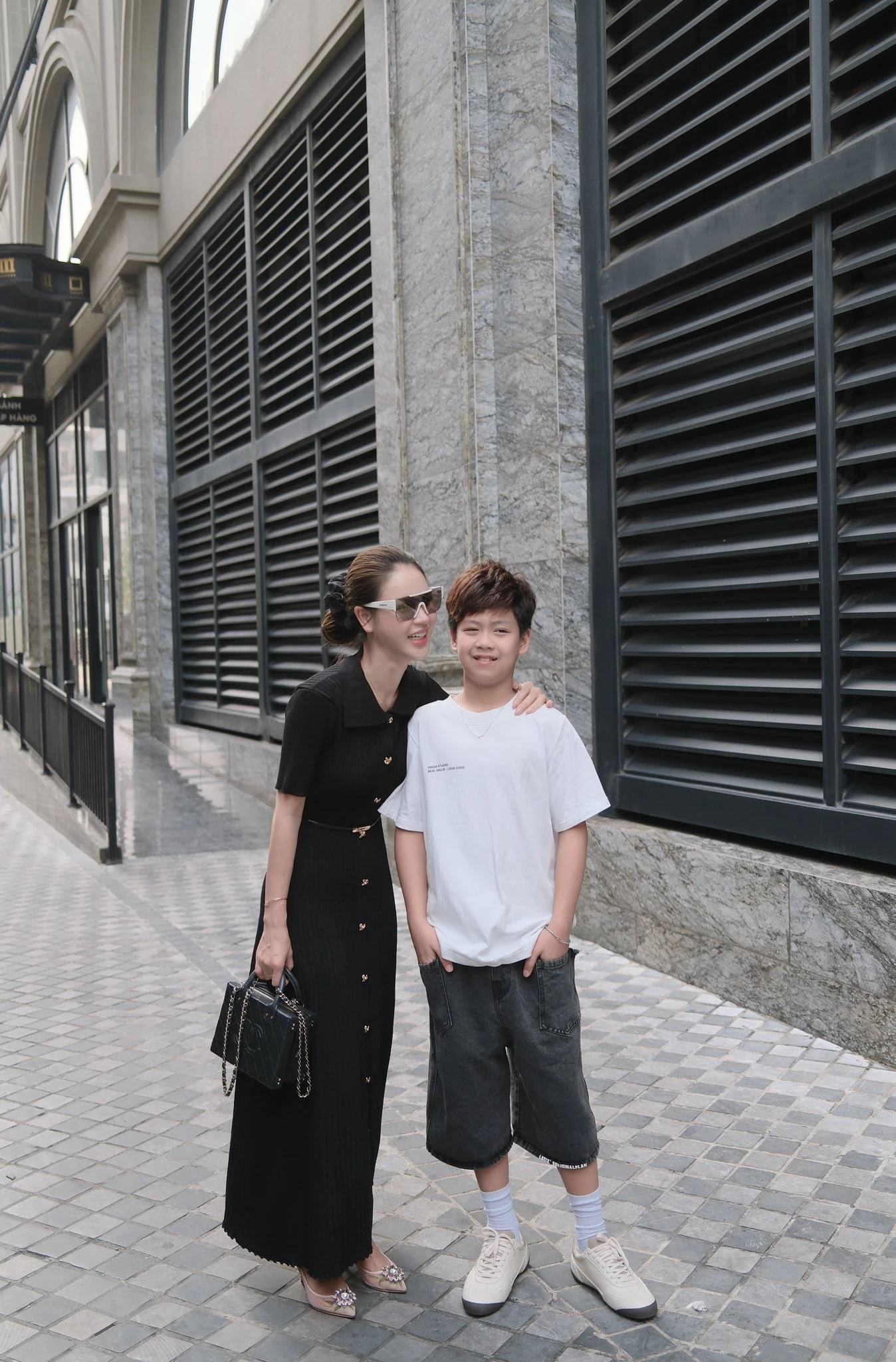 Lương Thu Trang làm mẹ đơn thân, con trai 11 tuổi sắp cao bằng mẹ, ra dáng soái ca nhí