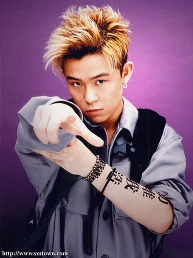 Cấm sóng nam ca sĩ 3 năm vì tội cờ bạc trái phép