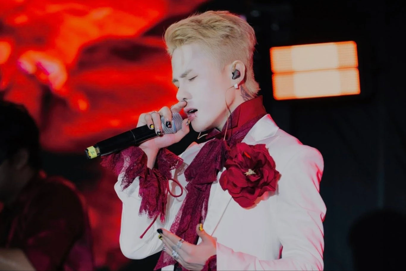 Vấn nạn nhạc rác, ai chịu trách nhiệm chế tài?