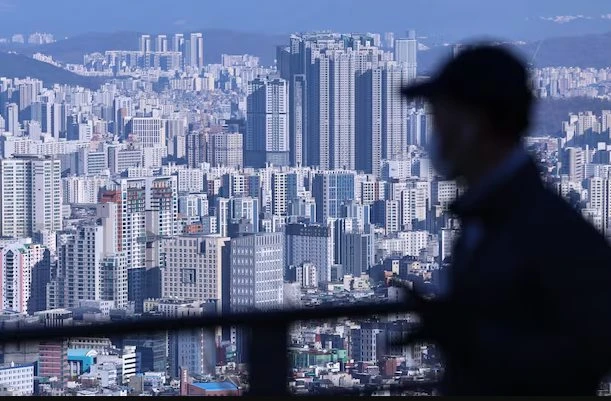 BĐS quá nóng, giá nhà cao gấp 22 lần thu nhập, Hàn Quốc buộc phải giữ nguyên lãi suất, đích thân Tổng thống phải lên tiếng